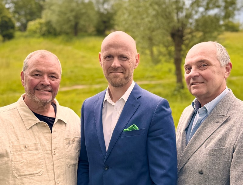 Ägarna Dan och Ulf tillsammans med Björn.